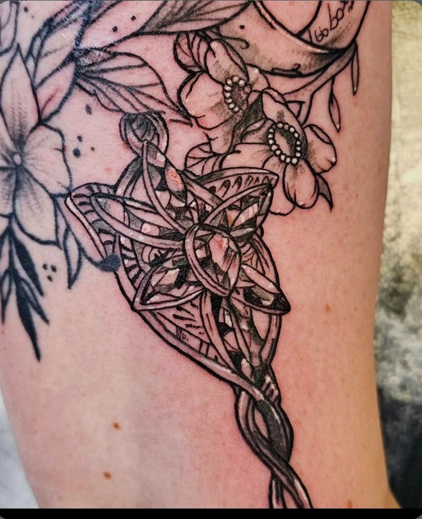 Arwen Evenstar Pendant & Botanicals